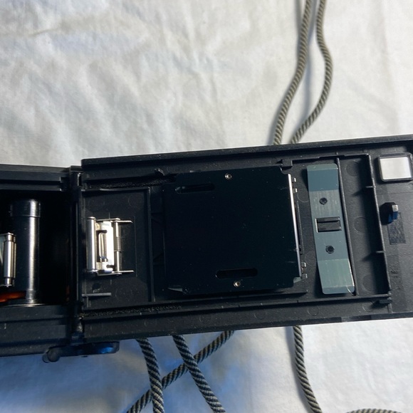 Vintage Cannon Snappy 50 35mm camera - Picture 7 of 10